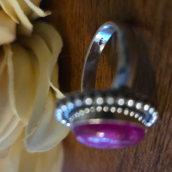 Dyed Pink Agate Ring Silver Plated Size 6¼ NEW - Picture 3 of 3